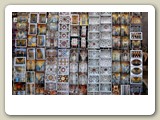 013-8_Ansichtkaarten op een rek in Monreale (Italië)